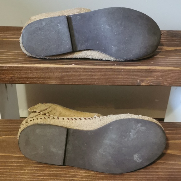 Girls Minnetonka Suede Moccasin Booties - Picture 4 of 6